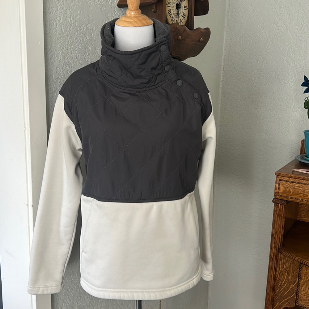 The North Face ivory/grey pullover woman’s size small